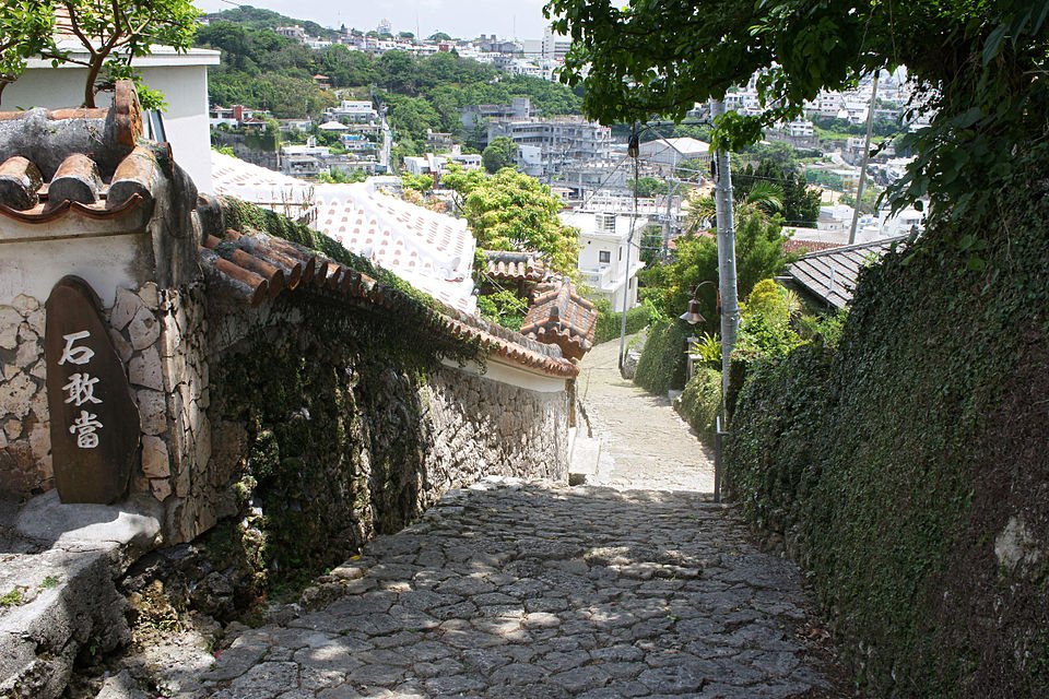 🚶 슈리 긴조초 돌길 (슈리킨죠초 이시다타미미치)